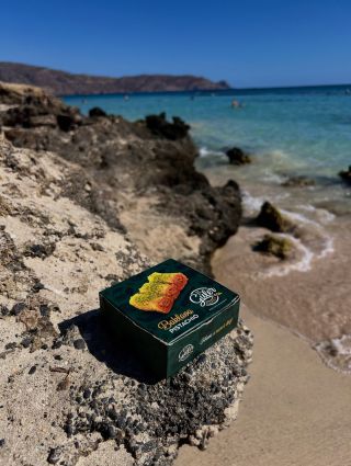 Dopřejte si chvilku sladkého potěšení s tradiční baklavou. Křehké vrstvy těsta, lahodné oříšky a voňavý sirup se postarají...